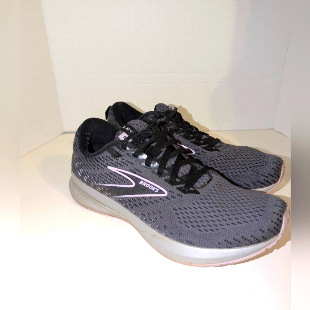 Brooks Levitate 5 Sneakers Women's Size 10 Black, Gray And Lilac